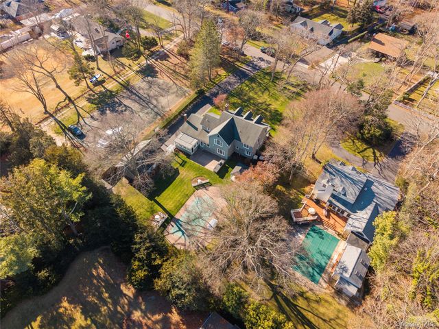 85 Fairview Avenue, Bayport, NY 11705