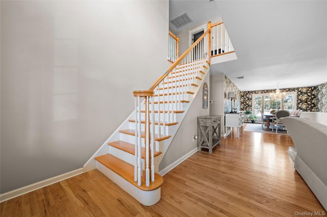 85 Fairview Avenue, Bayport, NY 11705