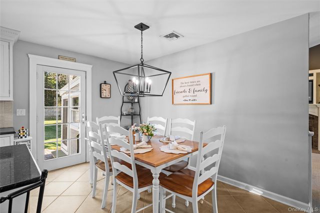 85 Fairview Avenue, Bayport, NY 11705