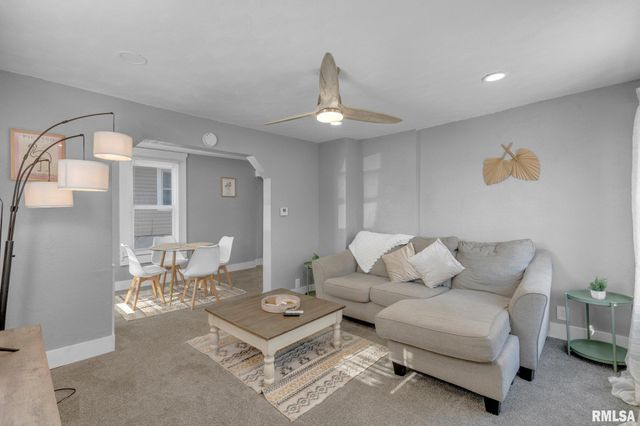 1011 19TH Avenue, Moline, IL 61265