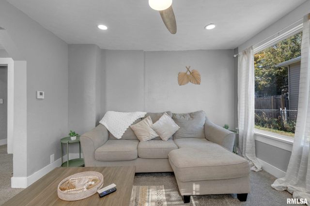 1011 19TH Avenue, Moline, IL 61265