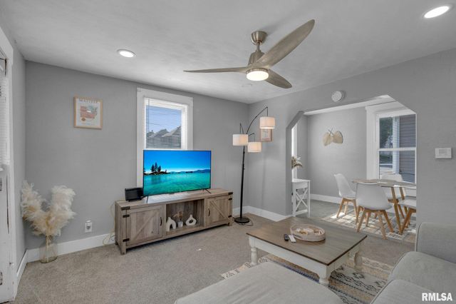 1011 19TH Avenue, Moline, IL 61265