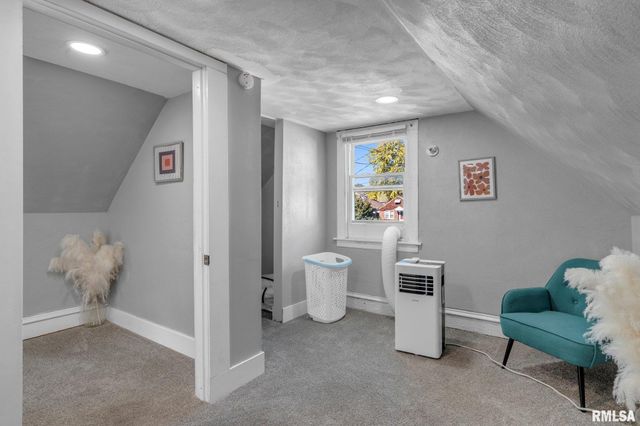 1011 19TH Avenue, Moline, IL 61265