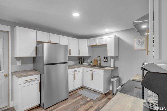 1011 19TH Avenue, Moline, IL 61265