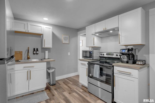 1011 19TH Avenue, Moline, IL 61265