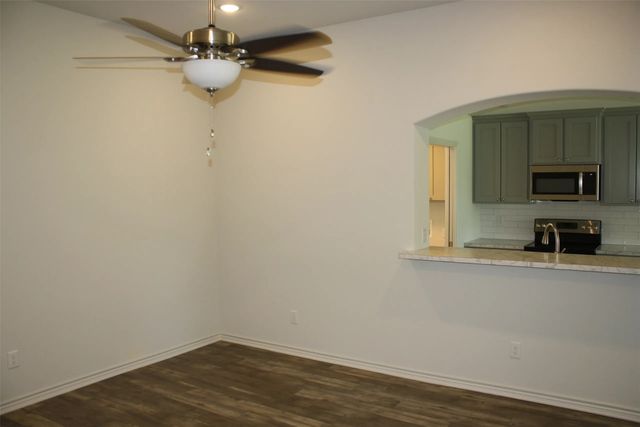 1021 Hooks Avenue, Lacy Lakeview, TX 76705