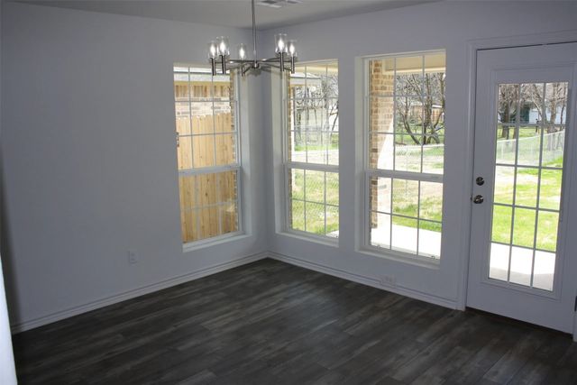 1021 Hooks Avenue, Lacy Lakeview, TX 76705