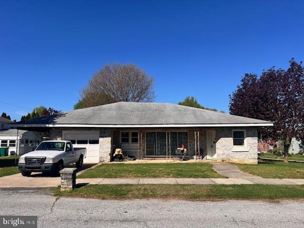 125 N ROOSEVELT AVE, Hershey, PA 17033
