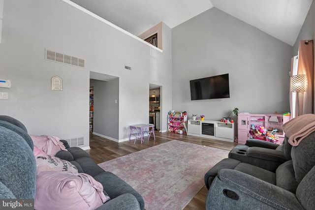 309 KNOLL DR, Blackwood, NJ 08012