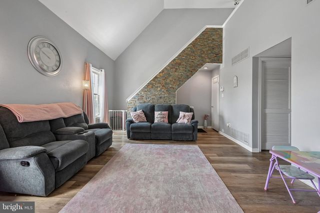 309 KNOLL DR, Blackwood, NJ 08012