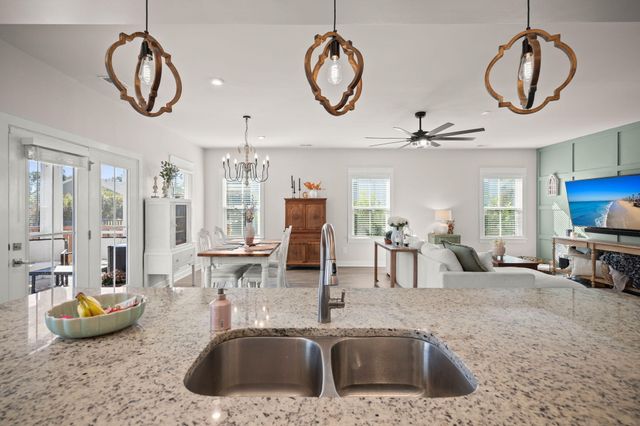 208 Lynx Lane, Summerville, SC 29483