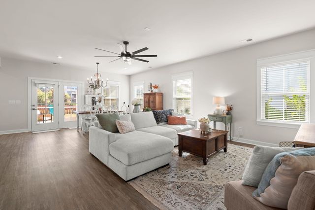 208 Lynx Lane, Summerville, SC 29483