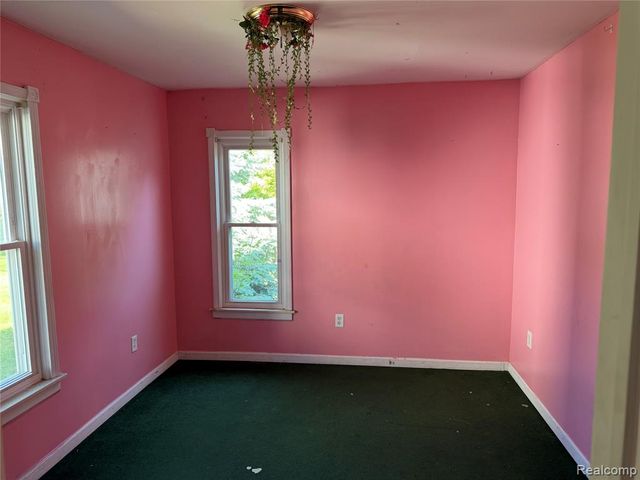 909 Pine Street, Port Huron, MI 48060