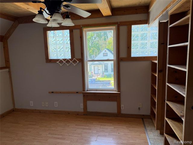 909 Pine Street, Port Huron, MI 48060
