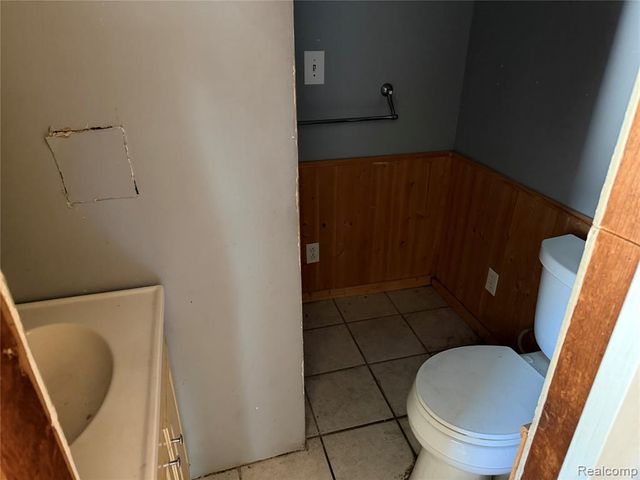 909 Pine Street, Port Huron, MI 48060