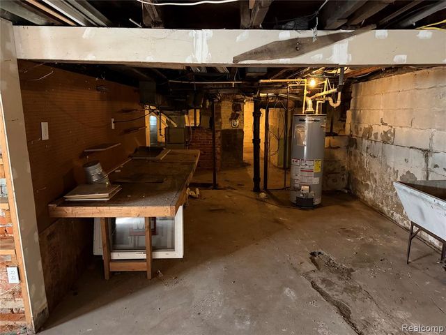 909 Pine Street, Port Huron, MI 48060