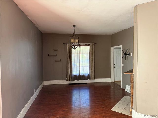 909 Pine Street, Port Huron, MI 48060