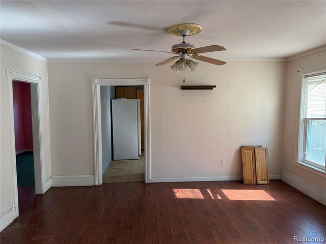 909 Pine Street, Port Huron, MI 48060