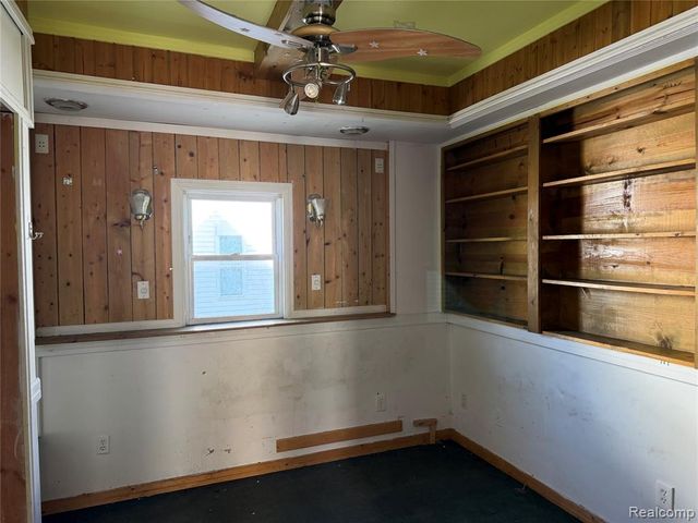 909 Pine Street, Port Huron, MI 48060