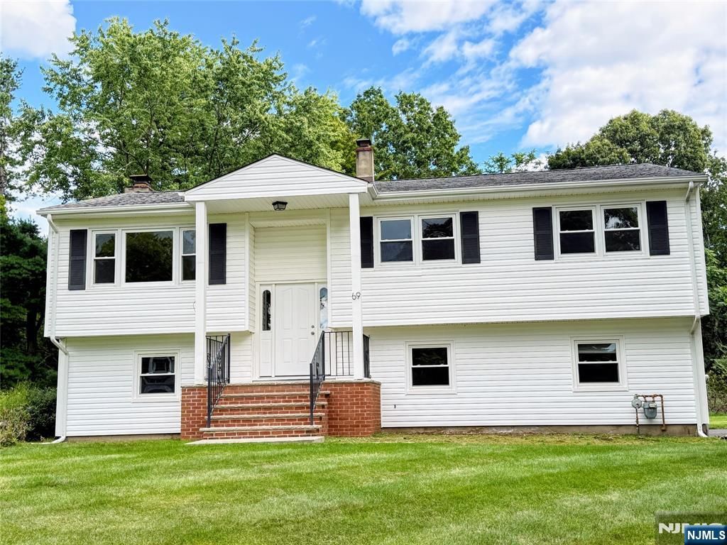 69 Feldman Court, Mahwah, NJ 07430