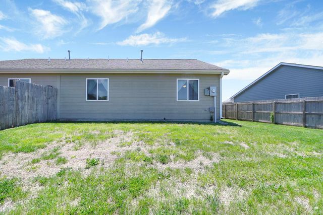 2910 Brookville Drive, Manhattan, KS 66502