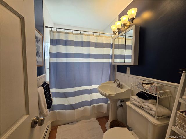 140 Springtime Lane W, Levittown, NY 11756