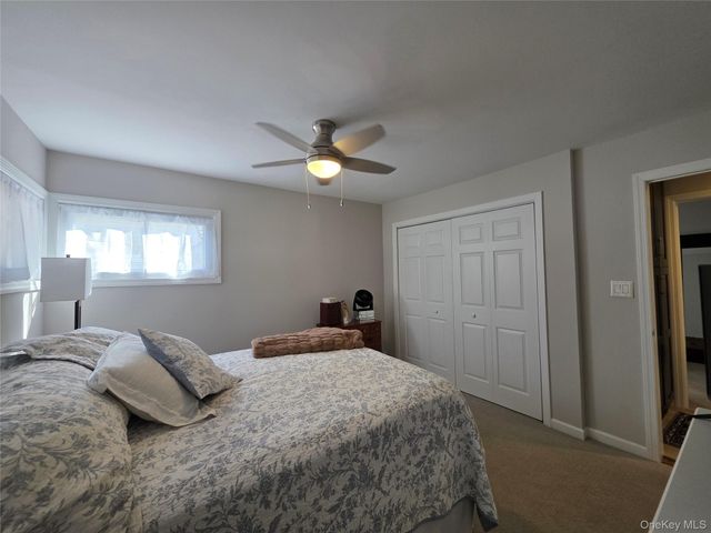 140 Springtime Lane W, Levittown, NY 11756