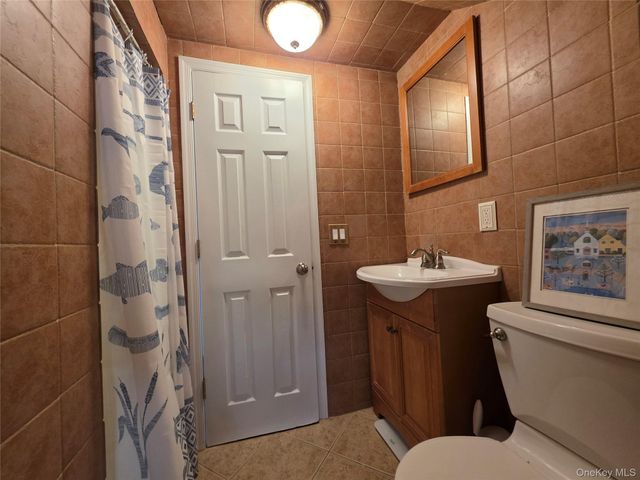140 Springtime Lane W, Levittown, NY 11756