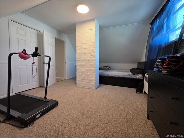 140 Springtime Lane W, Levittown, NY 11756
