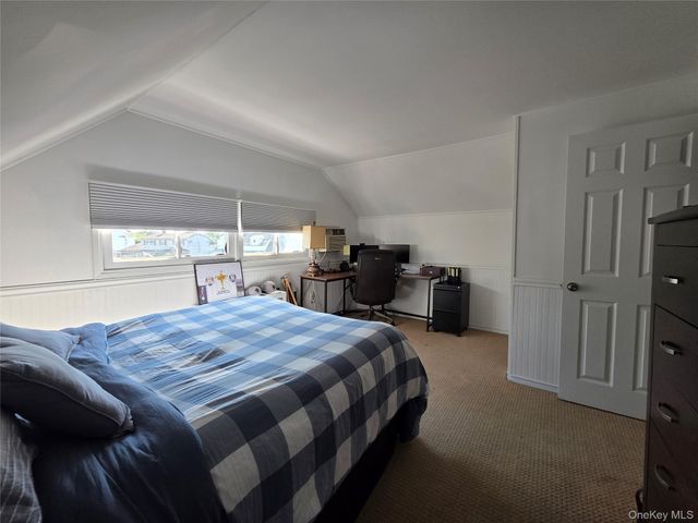 140 Springtime Lane W, Levittown, NY 11756