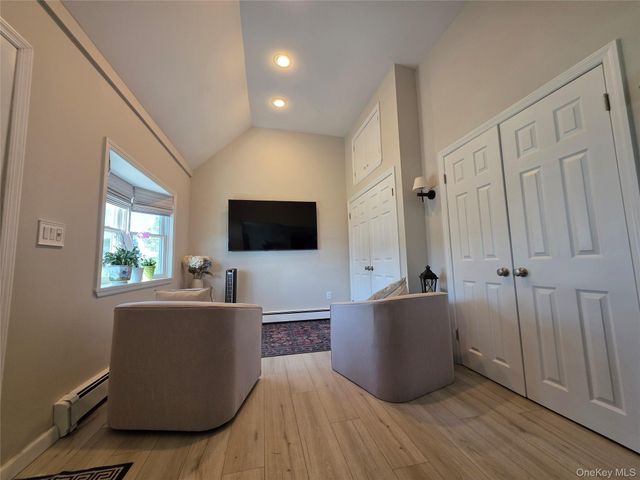 140 Springtime Lane W, Levittown, NY 11756