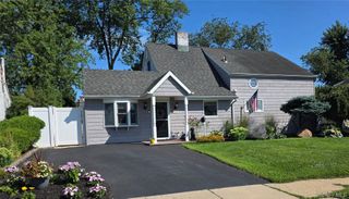 140 Springtime Lane W, Levittown, NY 11756