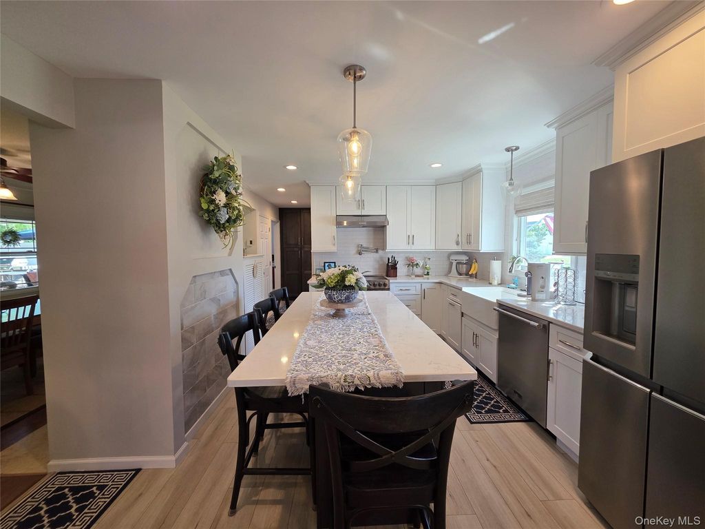 140 Springtime Lane W, Levittown, NY 11756 — photo 3