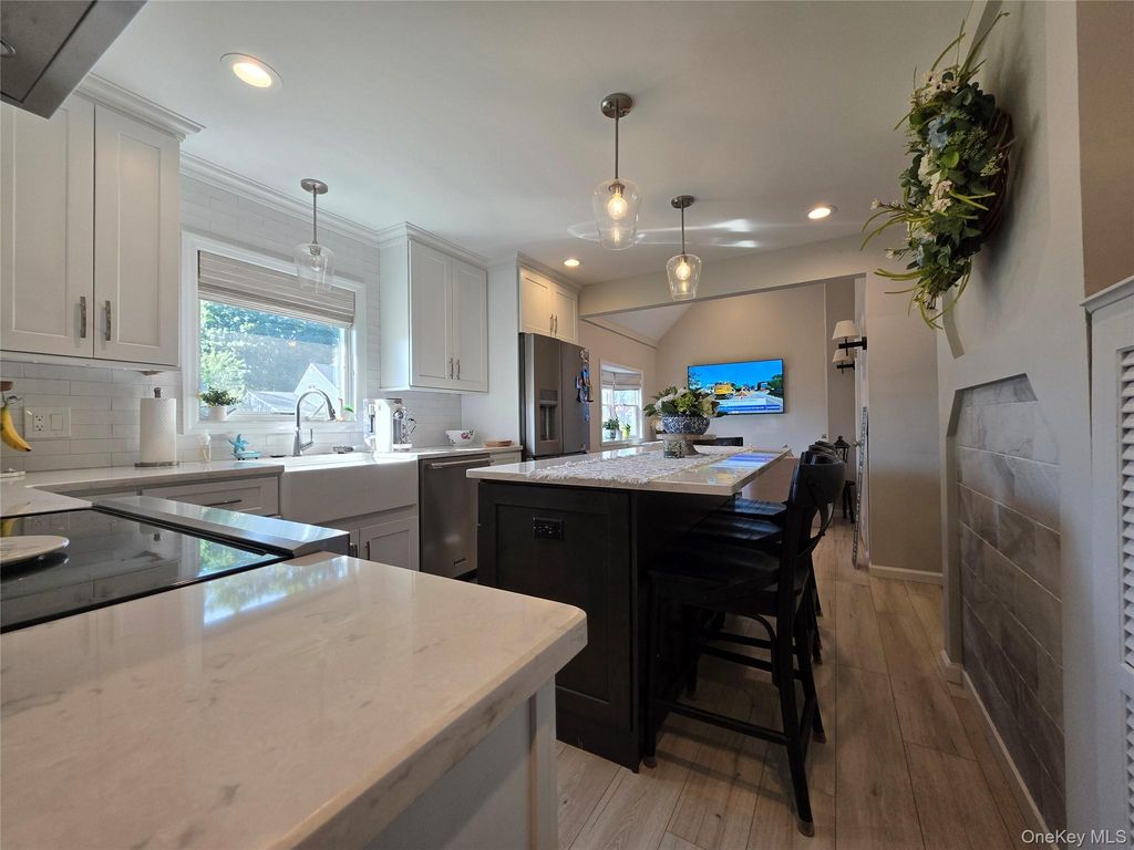 140 Springtime Lane W, Levittown, NY 11756 — photo 4