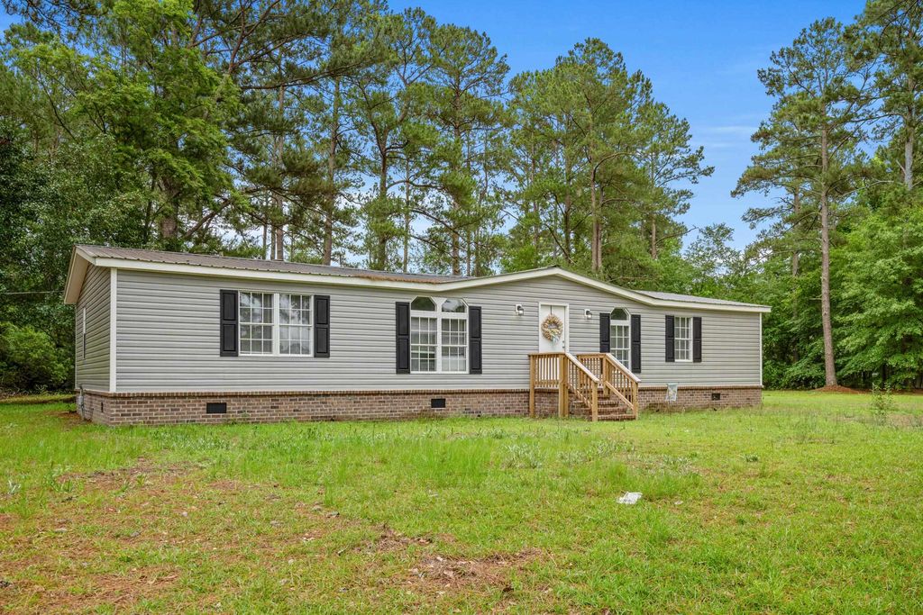 123 Quail Run Rd., Loris, SC 29569