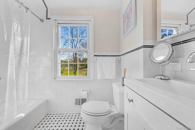 112 Clarence Road, Scarsdale, NY 10583