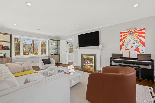 112 Clarence Road, Scarsdale, NY 10583