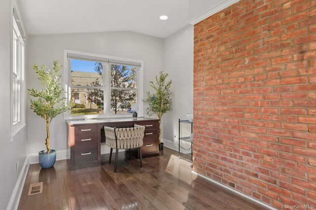 112 Clarence Road, Scarsdale, NY 10583