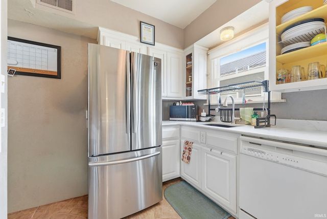 2302 Wawonaissa Trail, Fort Wayne, IN 46809
