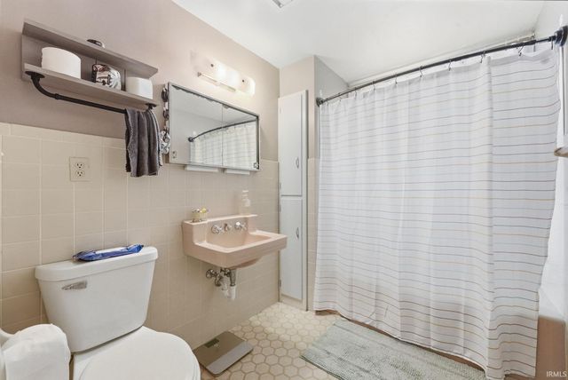 2302 Wawonaissa Trail, Fort Wayne, IN 46809