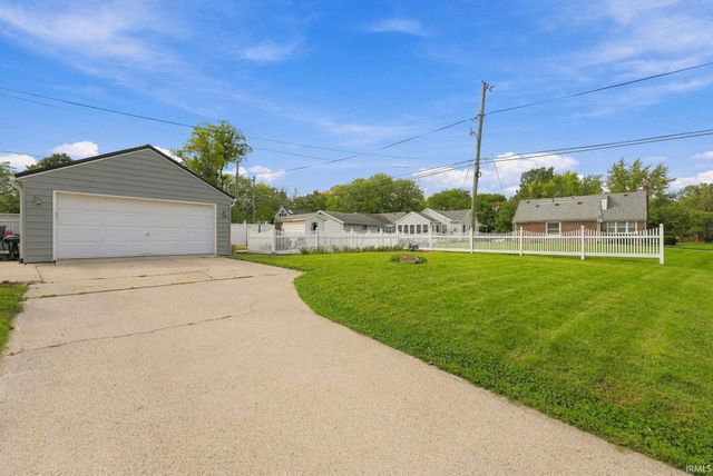 2302 Wawonaissa Trail, Fort Wayne, IN 46809