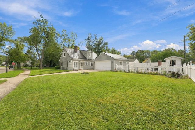 2302 Wawonaissa Trail, Fort Wayne, IN 46809