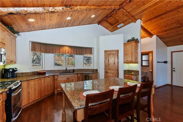 43336 Shasta Road, Big Bear Lake, CA 92315