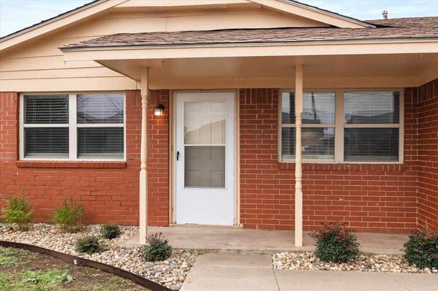 4816 NW Ozmun, Lawton, OK 73505