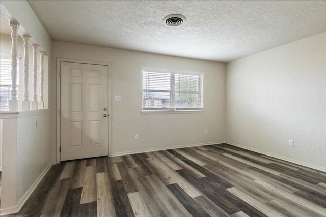 4816 NW Ozmun, Lawton, OK 73505