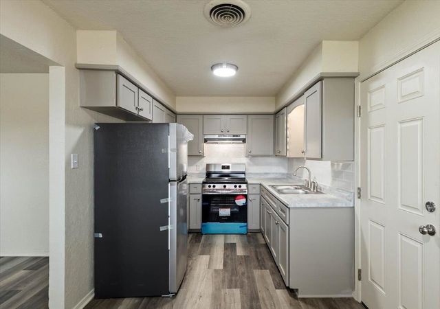 4816 NW Ozmun, Lawton, OK 73505