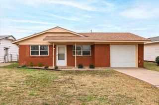 4816 NW Ozmun, Lawton, OK 73505
