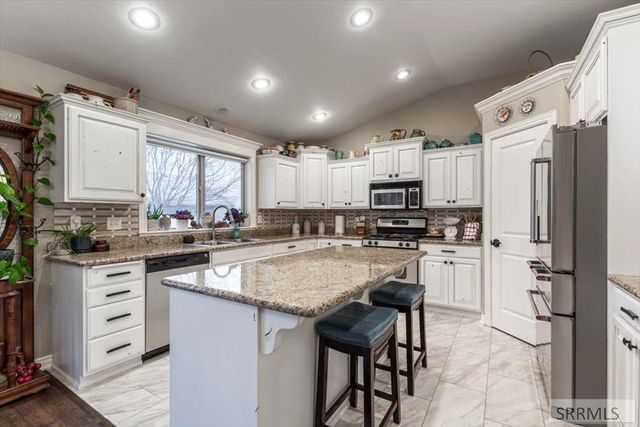 1649 Sunny Pine Way, Idaho Falls, ID 83404