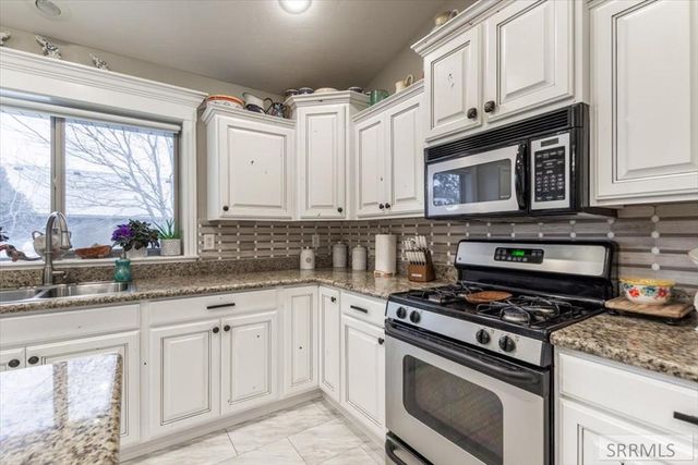 1649 Sunny Pine Way, Idaho Falls, ID 83404