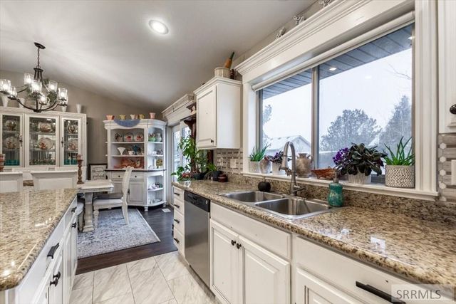 1649 Sunny Pine Way, Idaho Falls, ID 83404